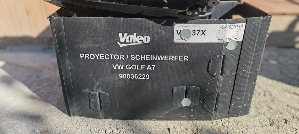 Set Faruri Noi Originale VW Golf 7 (2012-2017) Halogen Valeo – Stânga + Dreapta