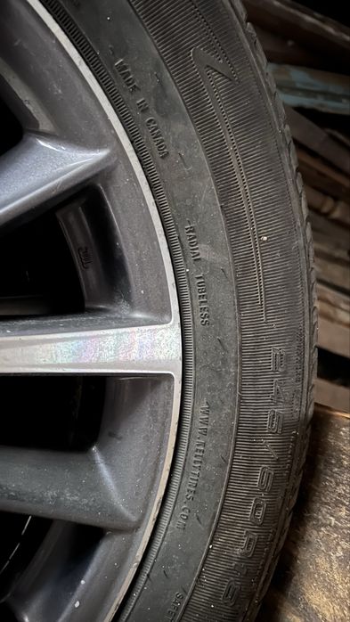 245/60 r18 продам резину комплект с дисками