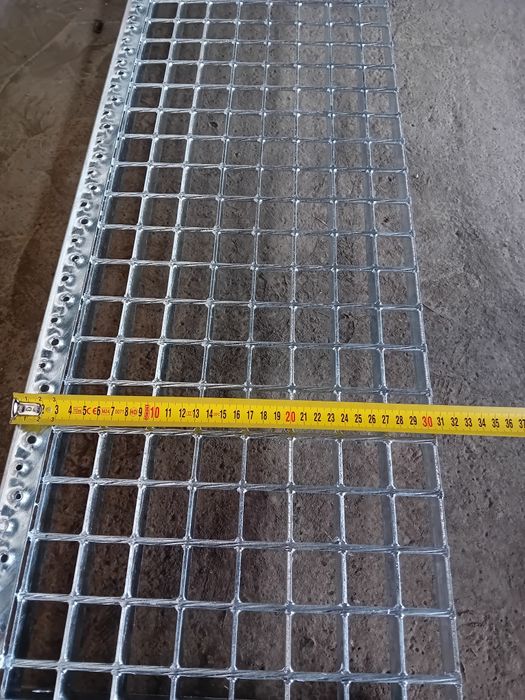 Trepte de scara zincate