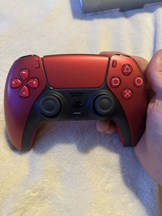 Controller PS5 DualSense Volcanic Red – Stare impecabilă
