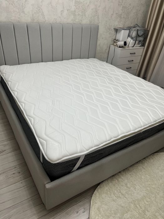 Продам Матрас топпер 180*200, толщина 5 см
