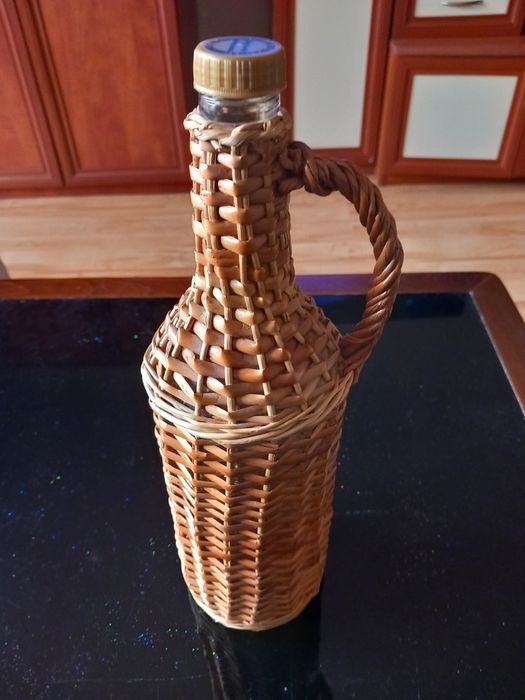 Плетена дамаджанка за ракия