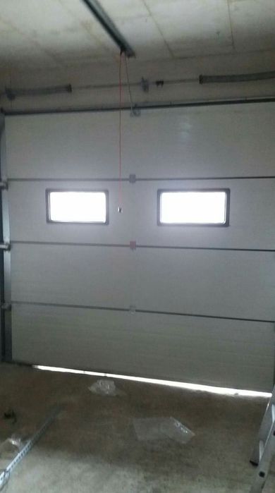 Usi de garaj  2 hublori