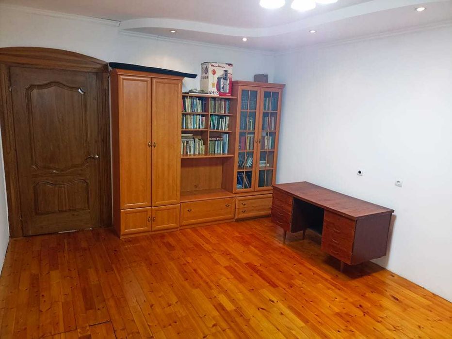 Продам Два дома, усадьбу 28,8 соток, делимый, сауна, навес, хозпостр.