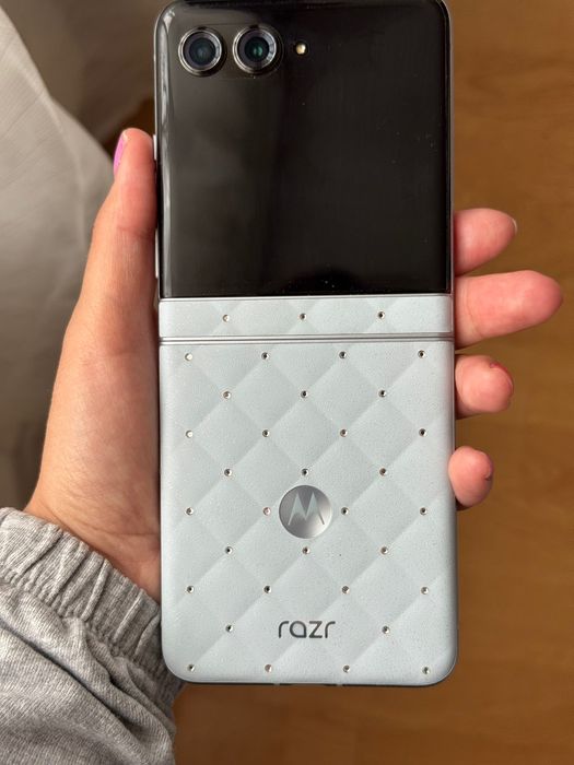 Moto razr 60 Swarovski