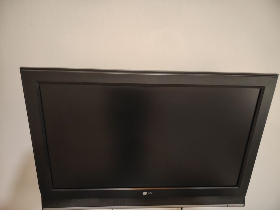 ТВ LG и тв масичка