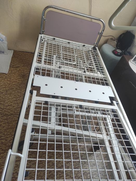 Продавам болнично легло