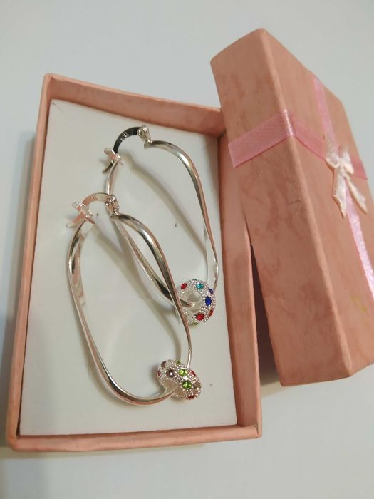 Нови, масивни, сребърни обеци с цветни кристали. В подаръчна кутия.-