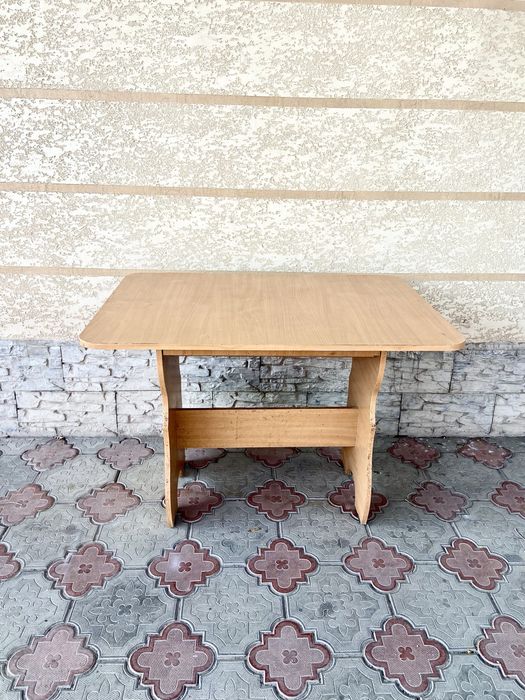 Продам стол кухонный