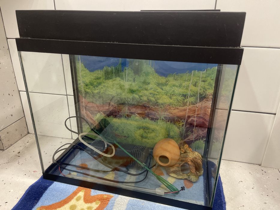 Продается аквариум 50-60 литров