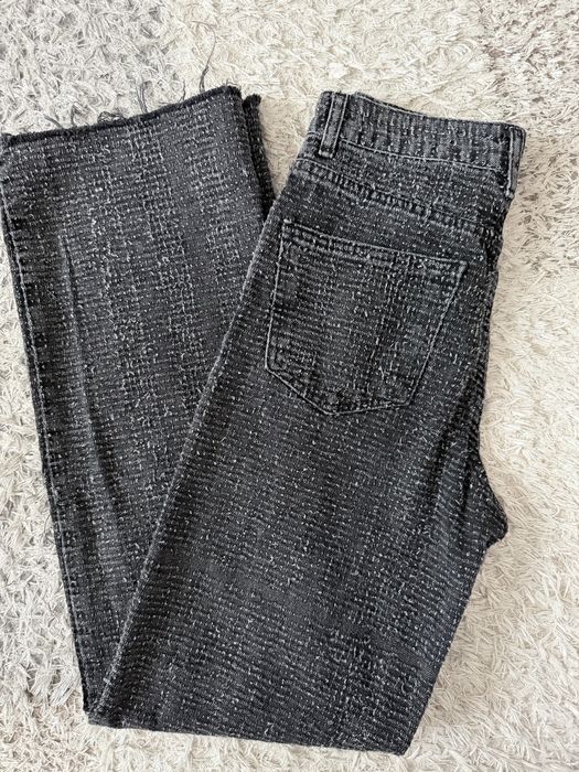 Черни дънки с раздърпан ефект