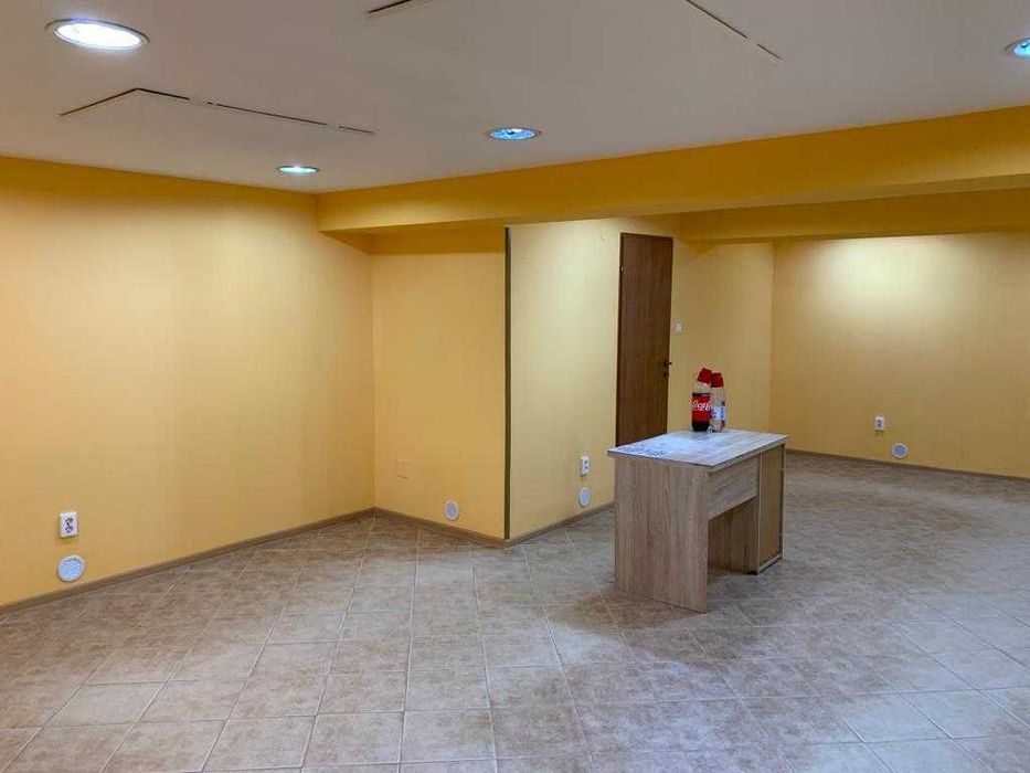 Spatiu comercial/birou ultracentral vizavi de magazinul Sugas demisol