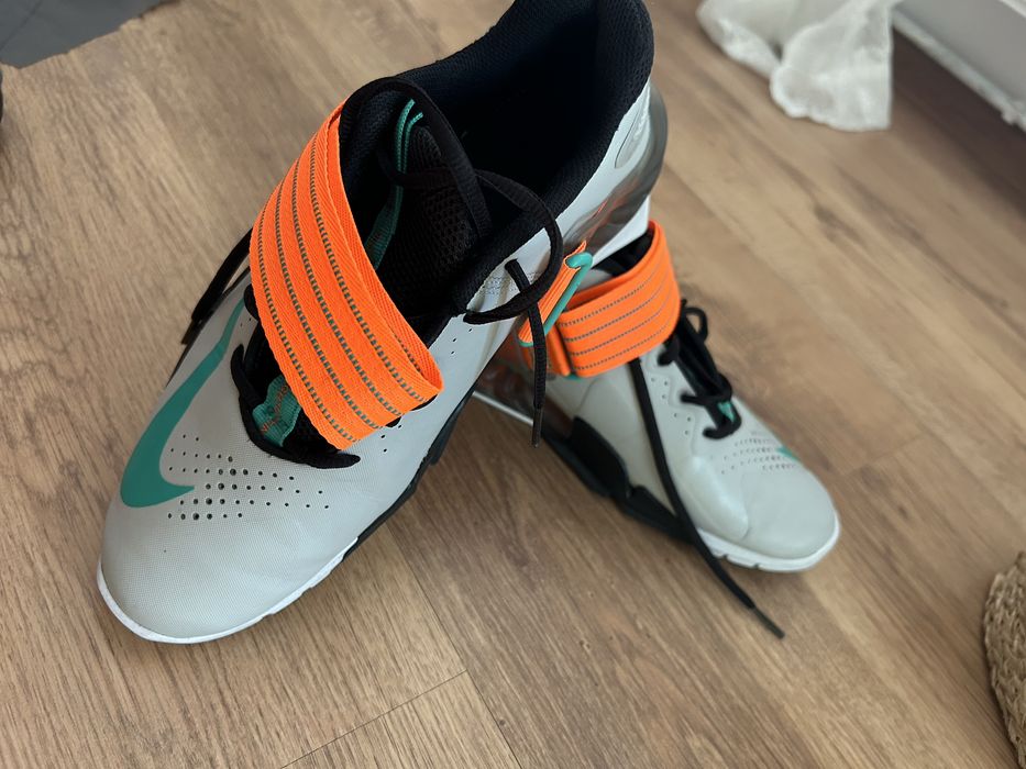 Vand adidasi Nike sport haltere