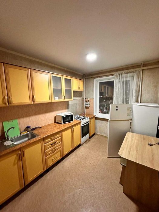 Продам 3-х комн., Достык Мол