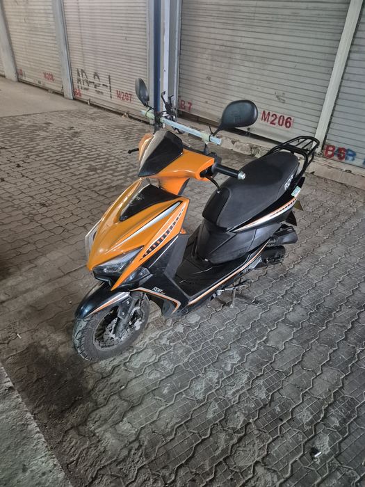 Scutere second-hand hand de vanzare