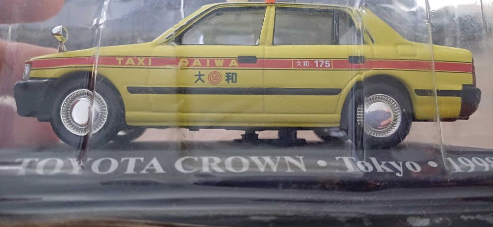 taxi Toyota Crown Comfort Tokyo 1998, macheta noua masina