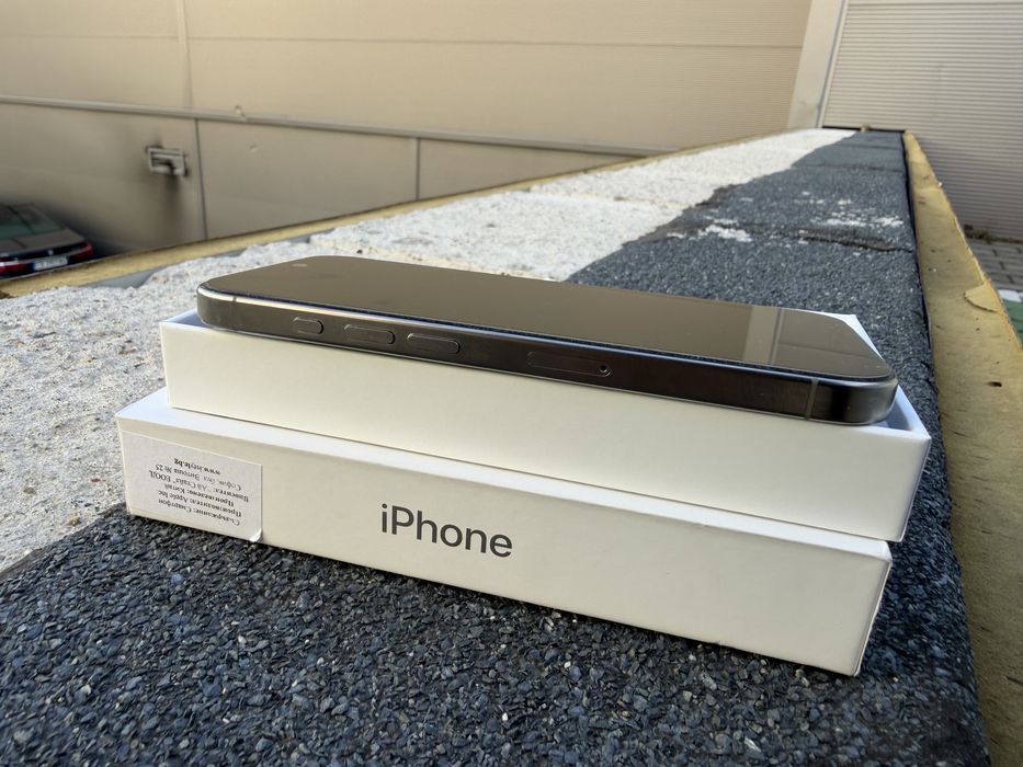 Продавам Iphone 16 pro 128g