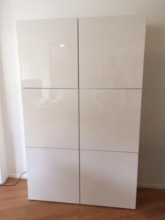 Белый шкаф полками