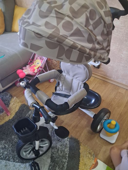 Чисто нова триколка