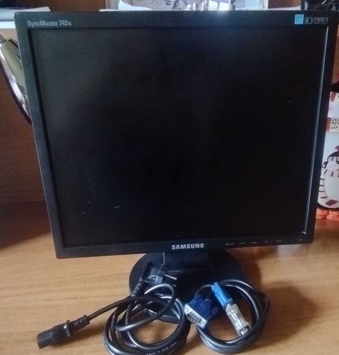 Монитор Samsung SyncMaster 743N