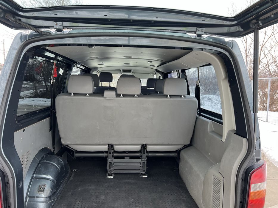 Volkswagen Transporter Lung 9 locuri 1.9 TDI 102cp