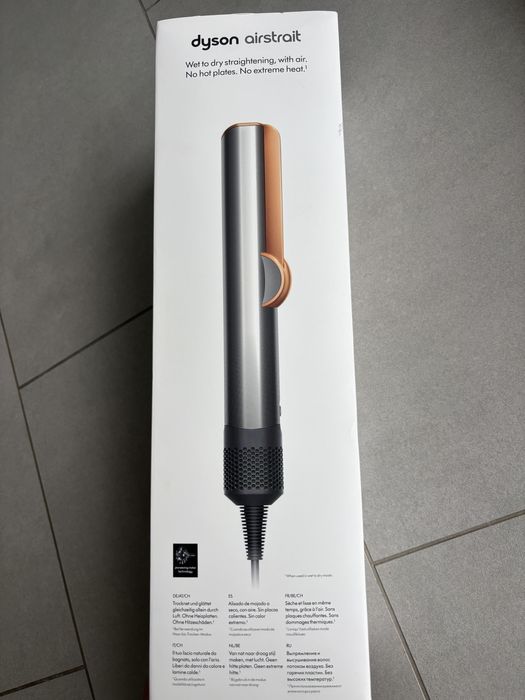 Dyson Airstrait