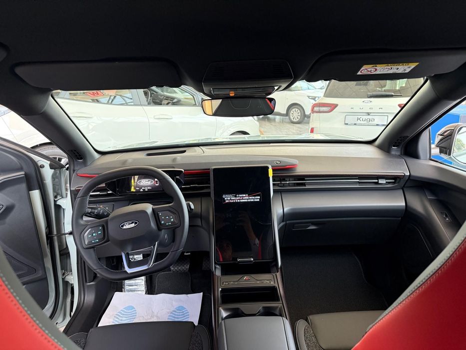 Ford Explorer Ford Explorer EV 5 usi Collection, autonomie extinsă 340 CP AWD