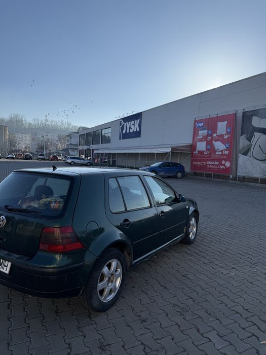 Vand golf 4 masina este intro stare foarte buna