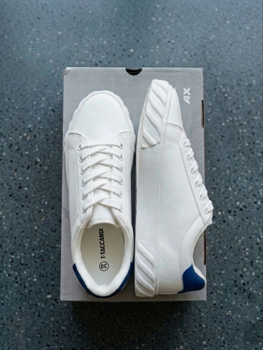 Новые белые кеды 39 размера