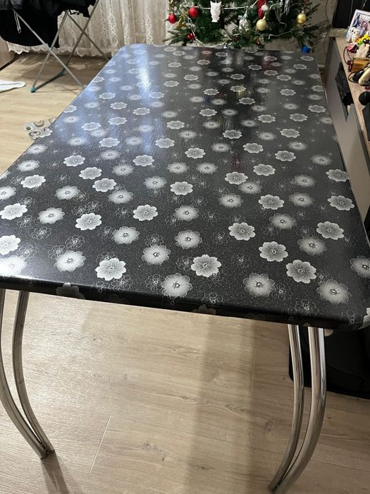 Кухонный  стол продаю