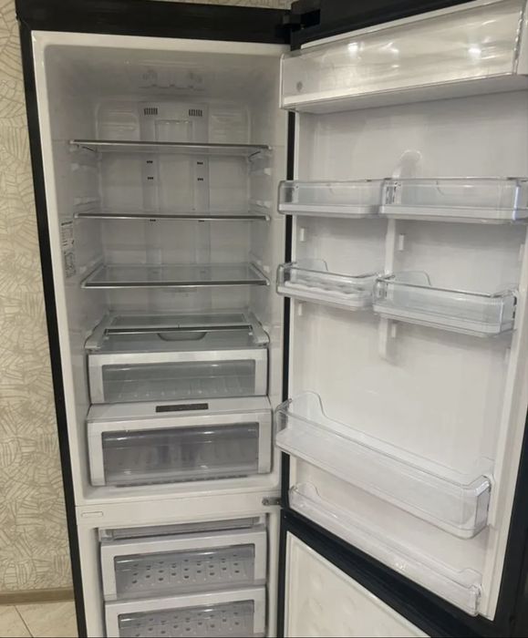 Холодильник Samsung