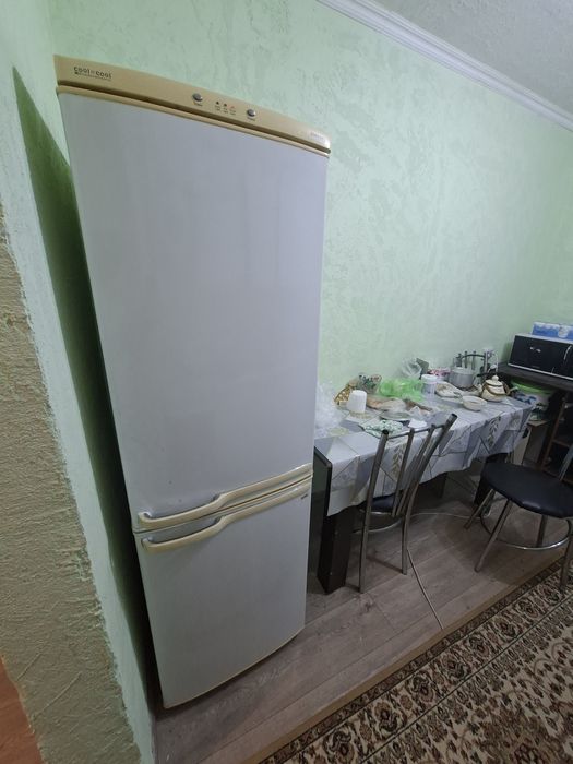 Срочно продам холодильник  самсунг