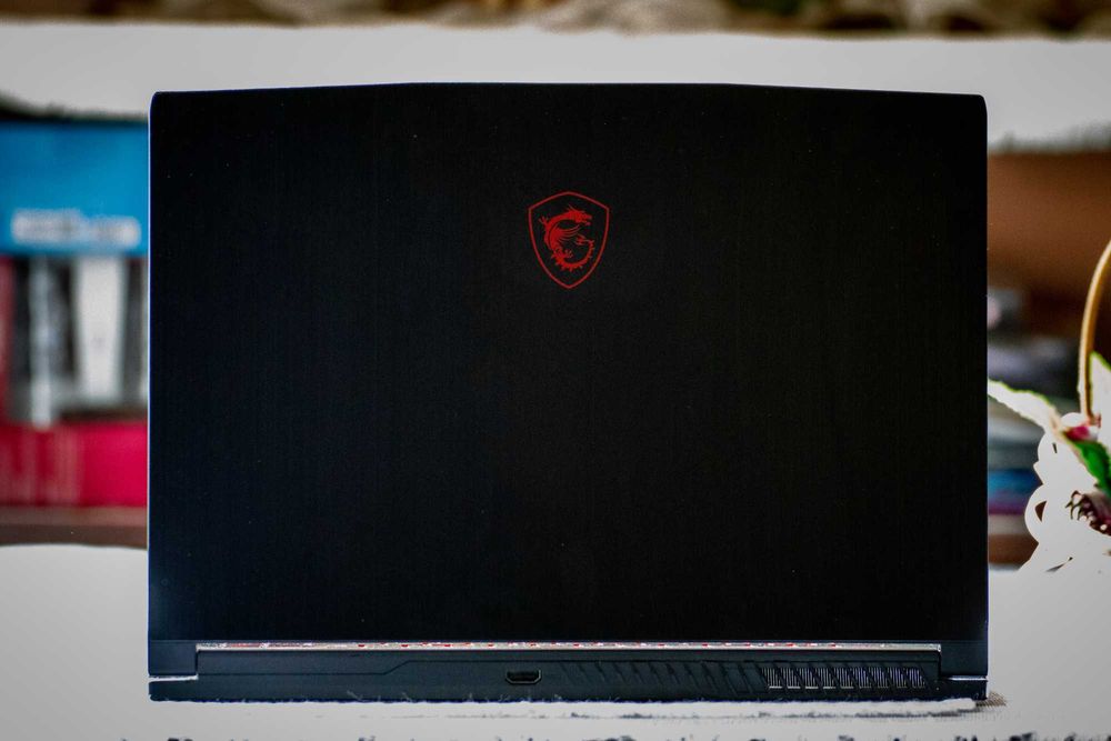 Продавам лаптоп MSI GF63 Thin 11SCXR