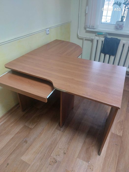 Продам офисный стол для компьютера