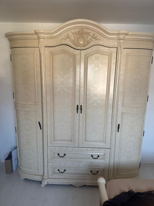 Mobilier de dormitor,lemn masiv
