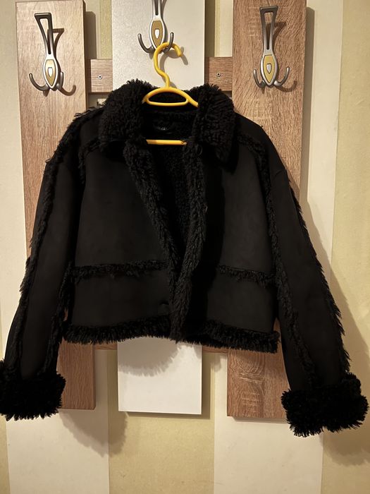 Късо черно разкроено велурено палто  MISGUIDED, размер С/М