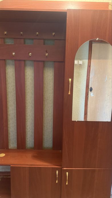 Продам прихожую б/у