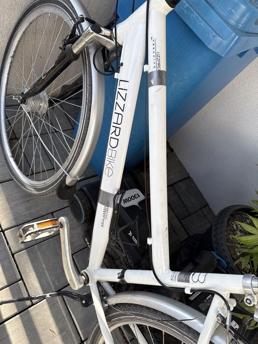 Vind  set doua biciclete  una de barbati si una de femei