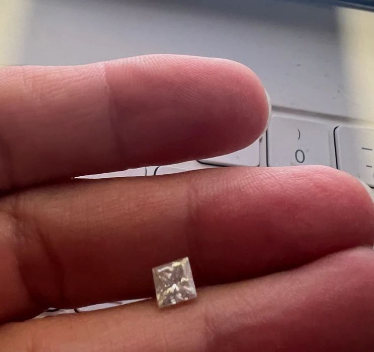 Diamant natural 0.84 ct Princess Cut cu certificat IGL