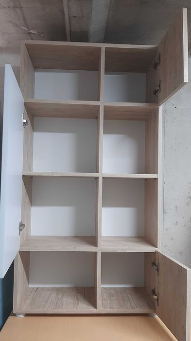 Етажерки. Шкаф. Чукче за входна врата  и  первази.