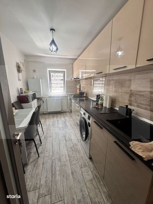 Apartament cu 3 camere decomandat - complet mobilat - zona Mall