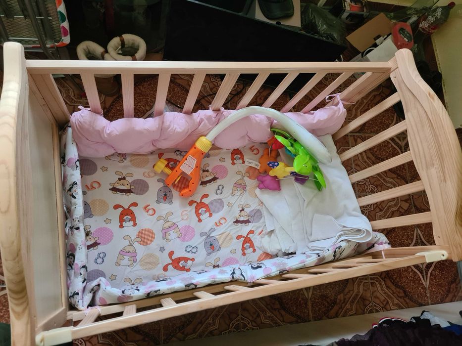 Patut de lemn si unul de voiaj