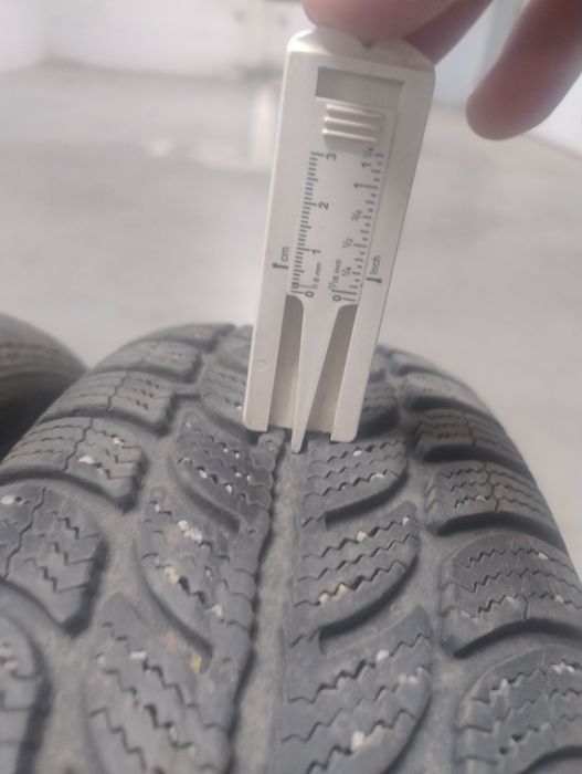 Vând două cauciucuri Debica iarna