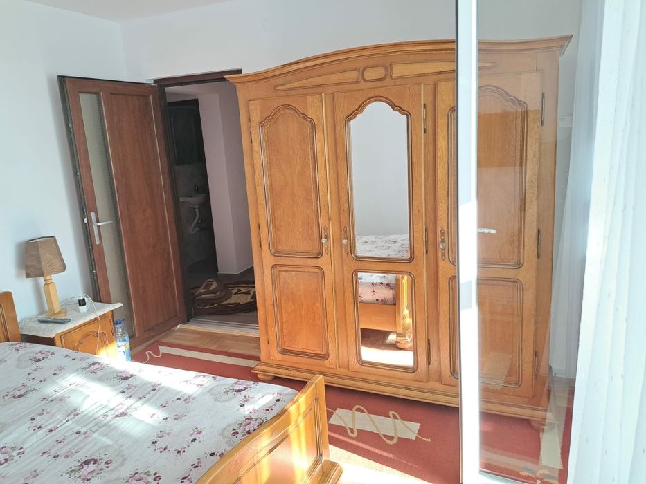 Proprietar  Închiriez apartament cu 4 camere ultra central 450€€