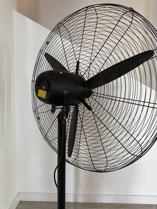 Огромный вентилятор