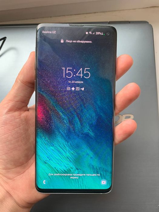Galaxy S 10 Экран чистый и прозрачный, телефон в отличном состоянии.