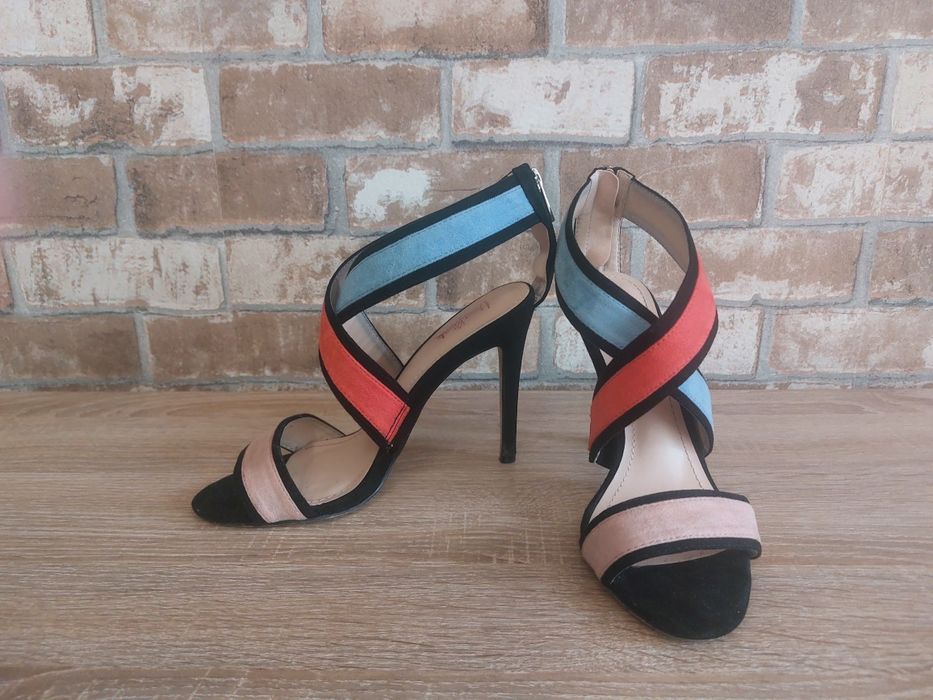 Сандали на ток 38номер