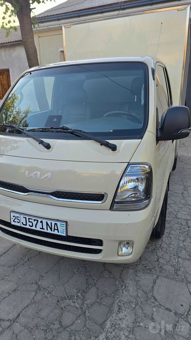 Kia Bongo III Sotiladi