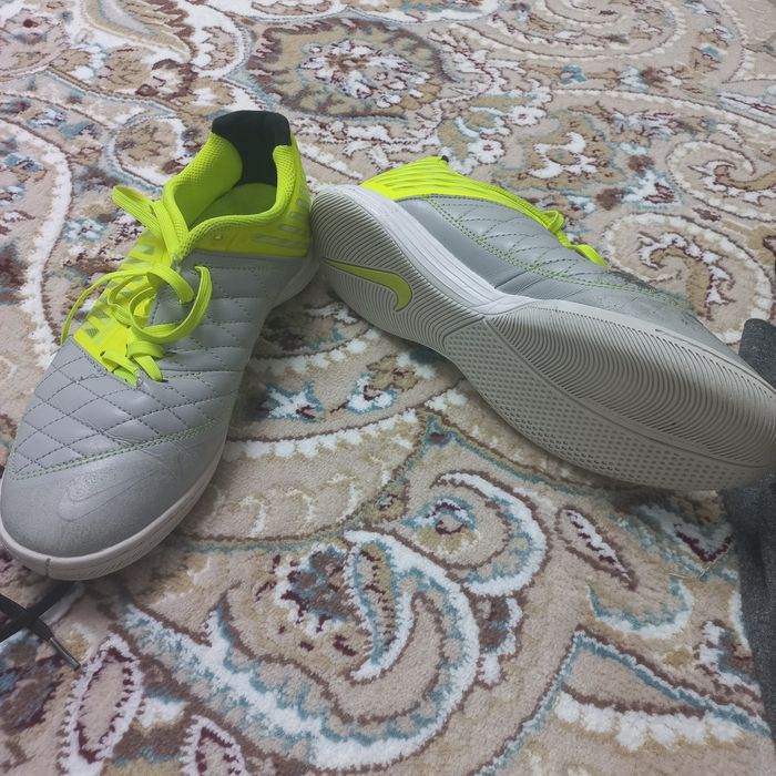 Спортивная обувь