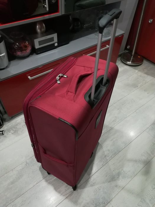 Куфари на колелца и телескопична дръжка  H-Line